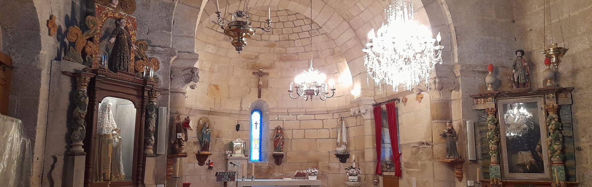 Interior igrexa de Órrea.